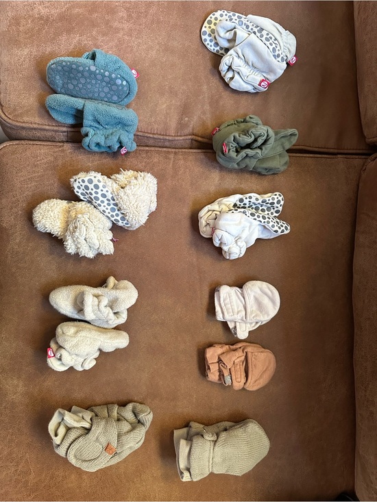 Zutano Other - Zutano booties & Goumi mits
